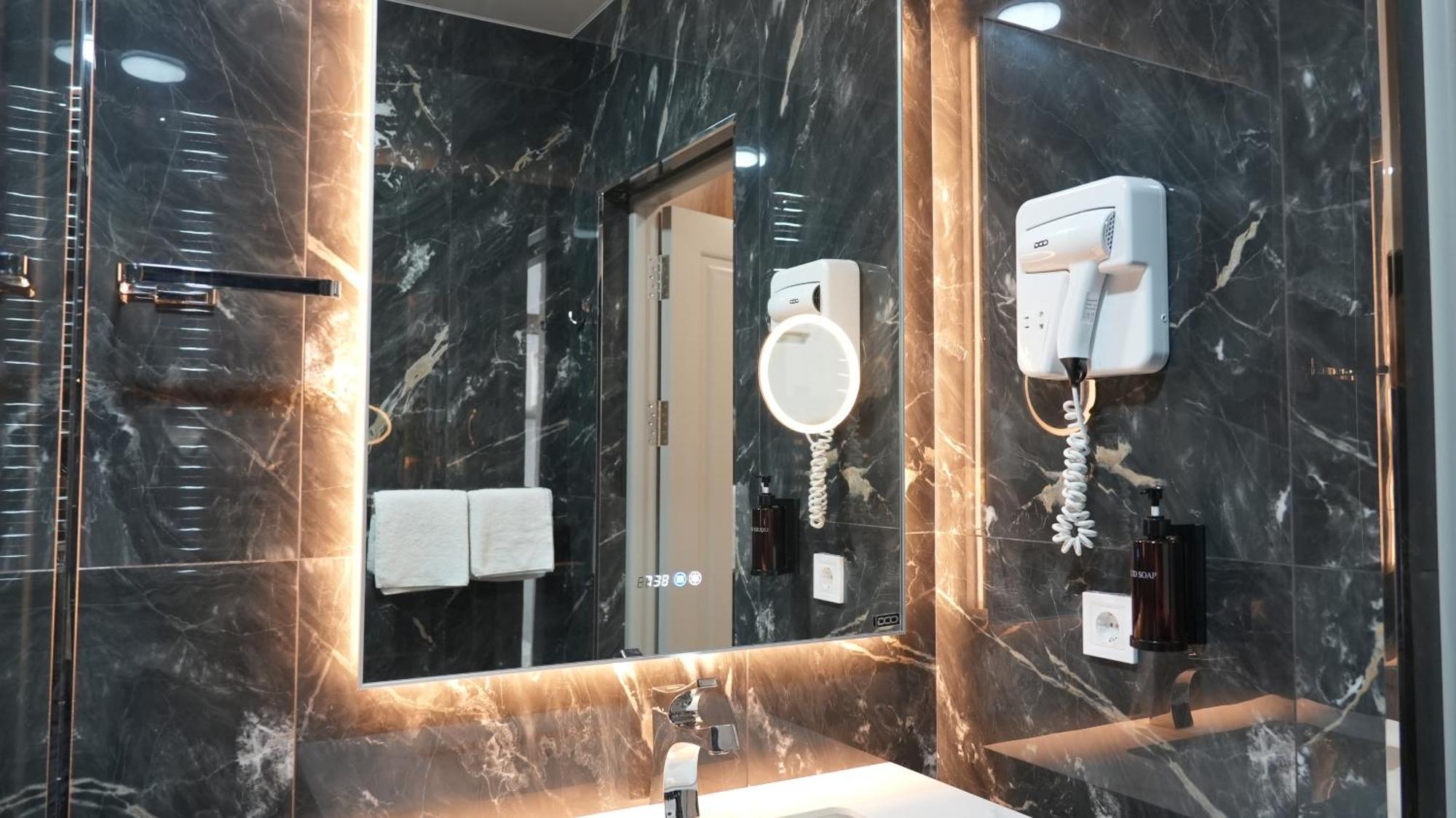 Avant Express Hotel Pool&Spa Tasjkent Eksteriør bilde