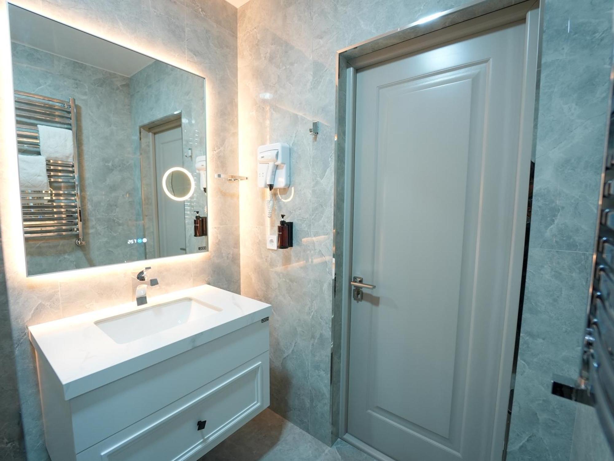 Avant Express Hotel Pool&Spa Tasjkent Eksteriør bilde